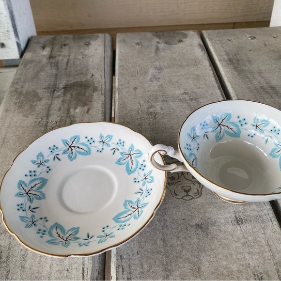 Vintage Regency English Bone China Maple Leaf Pale Blue Tea Cup & Saucer Set - Picture 10 of 10
